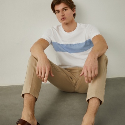 T-shirt 100% algodão com barra em contraste Lion of Porches