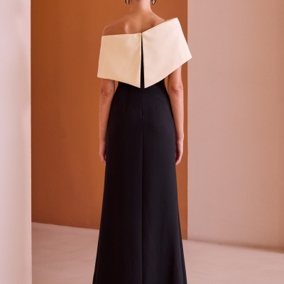 Vestido longo com plissado de lado Carla Ruiz