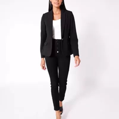 Blazer curto com gola de lapela e bolsos falsos com aba Naf Naf