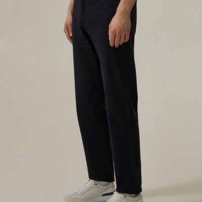 Calça chino com corte regular fit Decenio