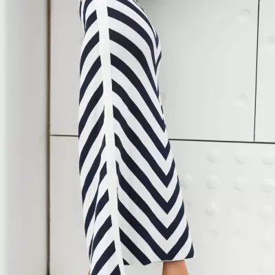 Saia maxi em malha canelada com padrão chevron bicolor Sahoco