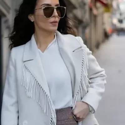 Blusa lisa com detalhe de folhos e manga abalonada Scripta