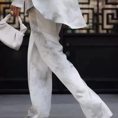 Calça estampada fluída de corte reto Scripta