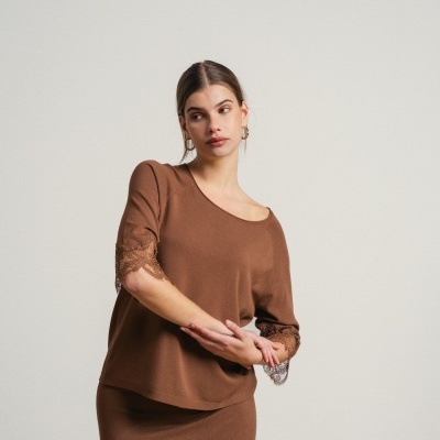 Conjunto de camisola e saia com bordado ingles SMF