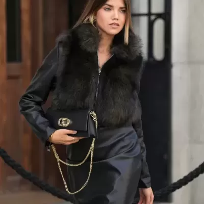 Blusão Curto com Gola de Pelo Spaccio by Cristina