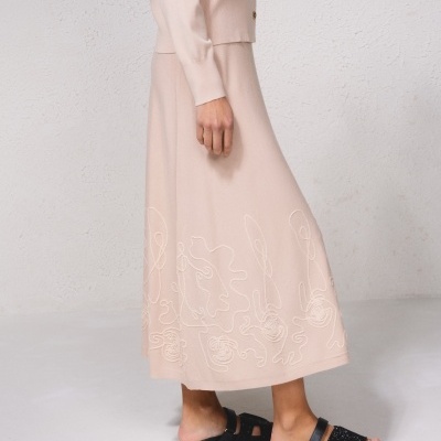 Conjunto saia e casaco em malha fina SMF