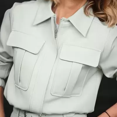 Casaco curto com bolsos utilitários Spaccio by Cristina