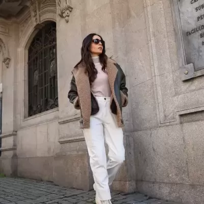 Camisola com gola alta e detalhe de riscas Scripta