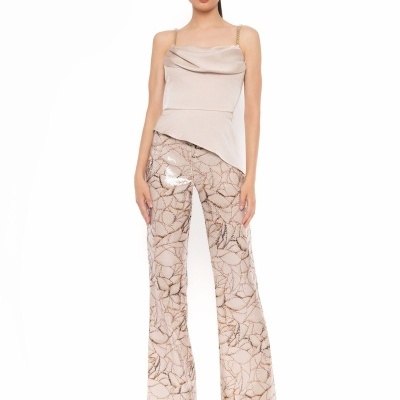 Top com alças finas e corrente dourada Carla Ruiz