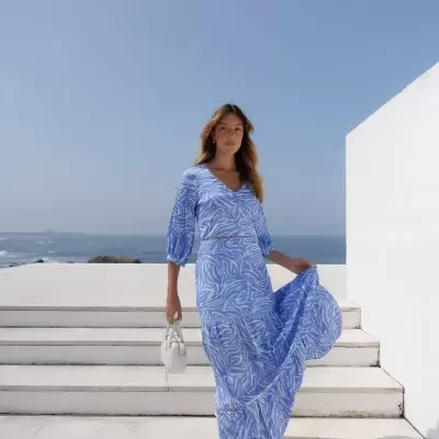 Vestido estampado com encaixes em renda Scripta