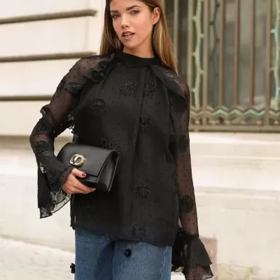 Blusa com Relevo Floral Spaccio by cristina