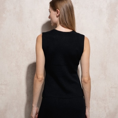 Colete de malha com botões dourados SMF