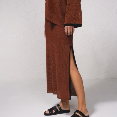 Saia em malha aberta com racha lateral SMF