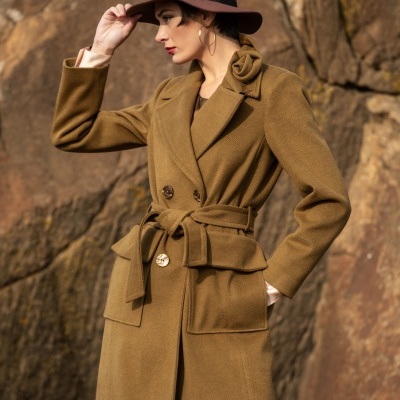 Casaco em fazenda com trespasse elegante Pooze