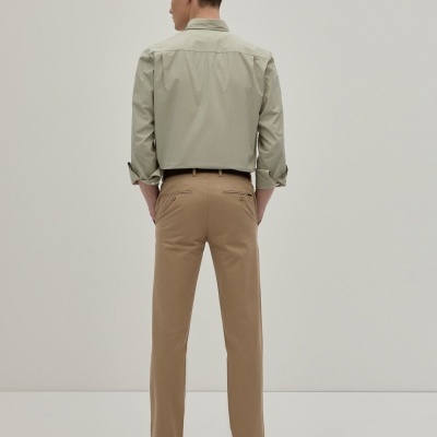 Calças chino regular fit em sarja Decenio