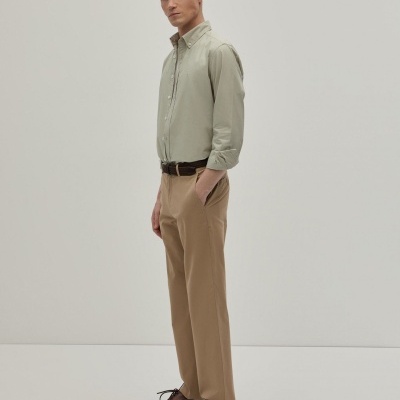 Calças chino regular fit em sarja Decenio