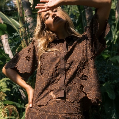 Blusa em renda floral Ferrache