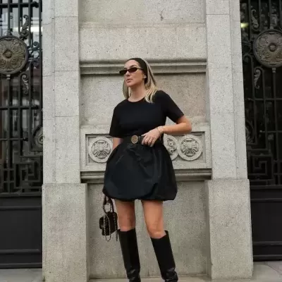 Vestido liso curto com pormenor de cinto Scripta