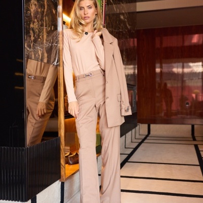 Calça corte reto c/ cinto Swallow