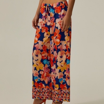 Calças fluidas padrão floral Decenio