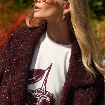 T-Sirt com estampado na frente Swallow