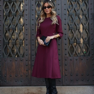 Vestido midi liso com detalhe de botões dourados Scripta