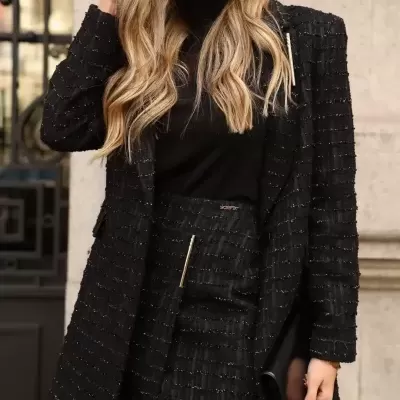 Saia curta com pormenor dourado Scripta