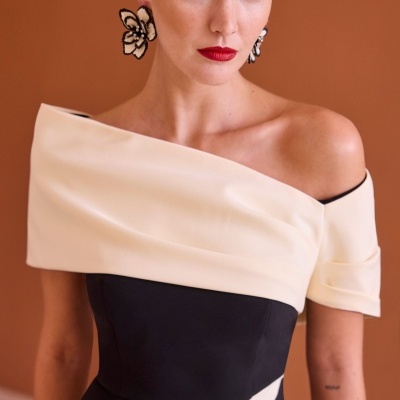 Vestido longo com plissado de lado Carla Ruiz