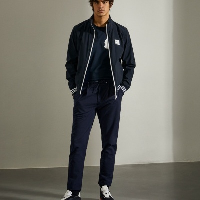 Blusão com gola subida em tecido técnico Lion of Porches