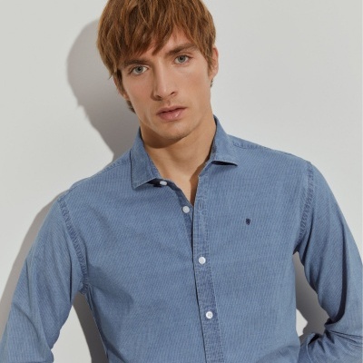 Camisa denim slim fit às riscas Lion of Porches