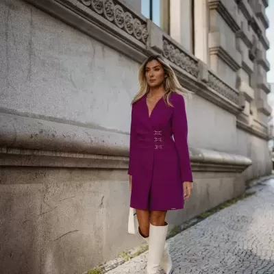 Vestido efeito trespasse com detalhes dourados Scripta