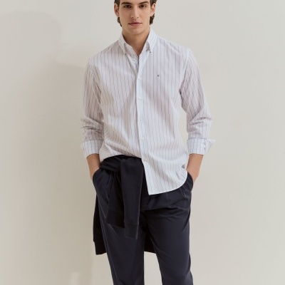 Camisa regular fit em algodão às riscas Lion of Porches