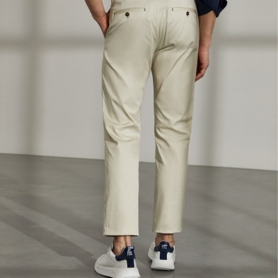 Calças chino regular fit com bolsos Lion of Porches