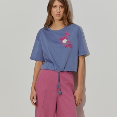 T-shirt cropped com lantejoulas Lion of Porches