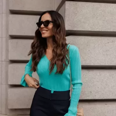 Camisola em malha canelada com detalhe de folhos Scripta