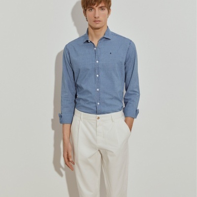 Camisa denim slim fit às riscas Lion of Porches