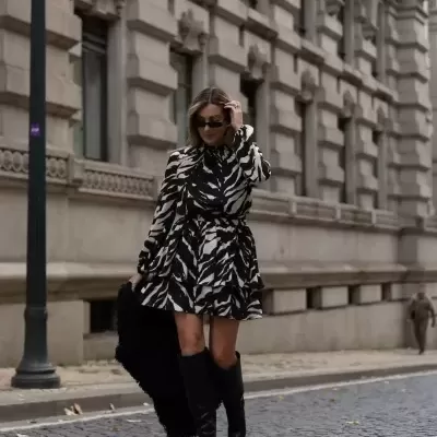 Vestido estampado com mini folho na gola Scripta