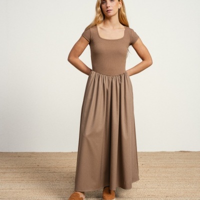 Vestido comprido com decote quadrado SMF