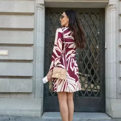 Vestido curto estampado com molas metálicas Scripta