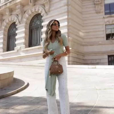 Camisola em com decote em V com fio personalizado Scripta