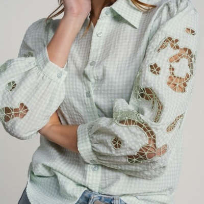 Camisa com bordado nas mangas SMF