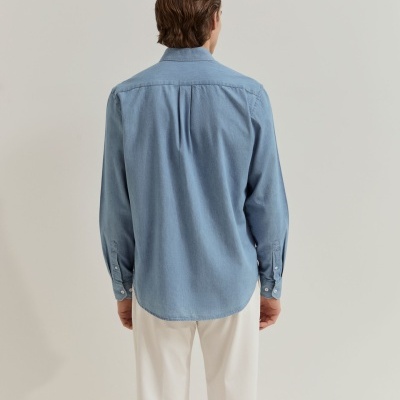 Camisa regular fit em ganga de algodão Lion of Porches