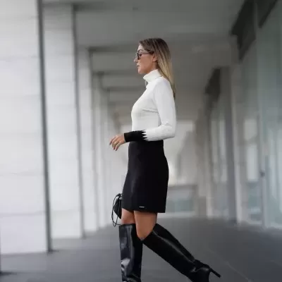 Saia com detalhe de presilhas e aplicações SC Scripta