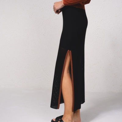 Saia em malha aberta com racha lateral SMF