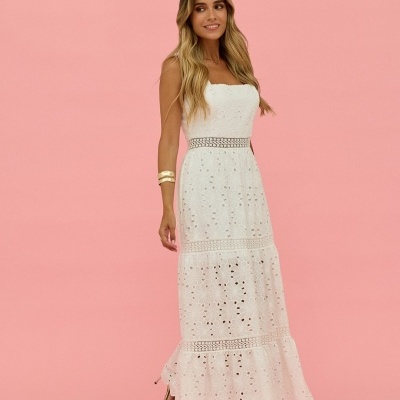 Vestido comprido em renda com decote quadrado Scripta