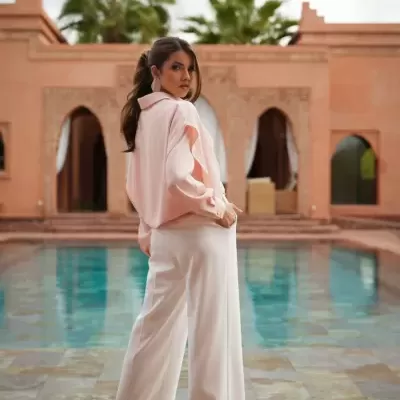 Blusa Fluida Acetinada com sobreposição SPACCIO