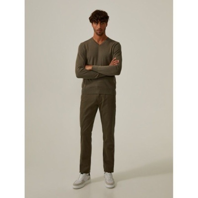 Calças chino slim fit em sarja Decenio