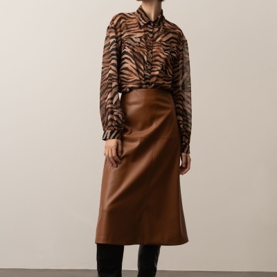 Saia de napa com detalhe de costura Ferrache