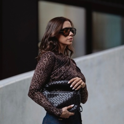 Top em veludo com padrão animal e efeito drapeado SAHOCO