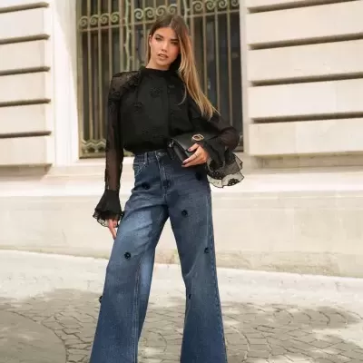 Blusa com Relevo Floral Spaccio by cristina